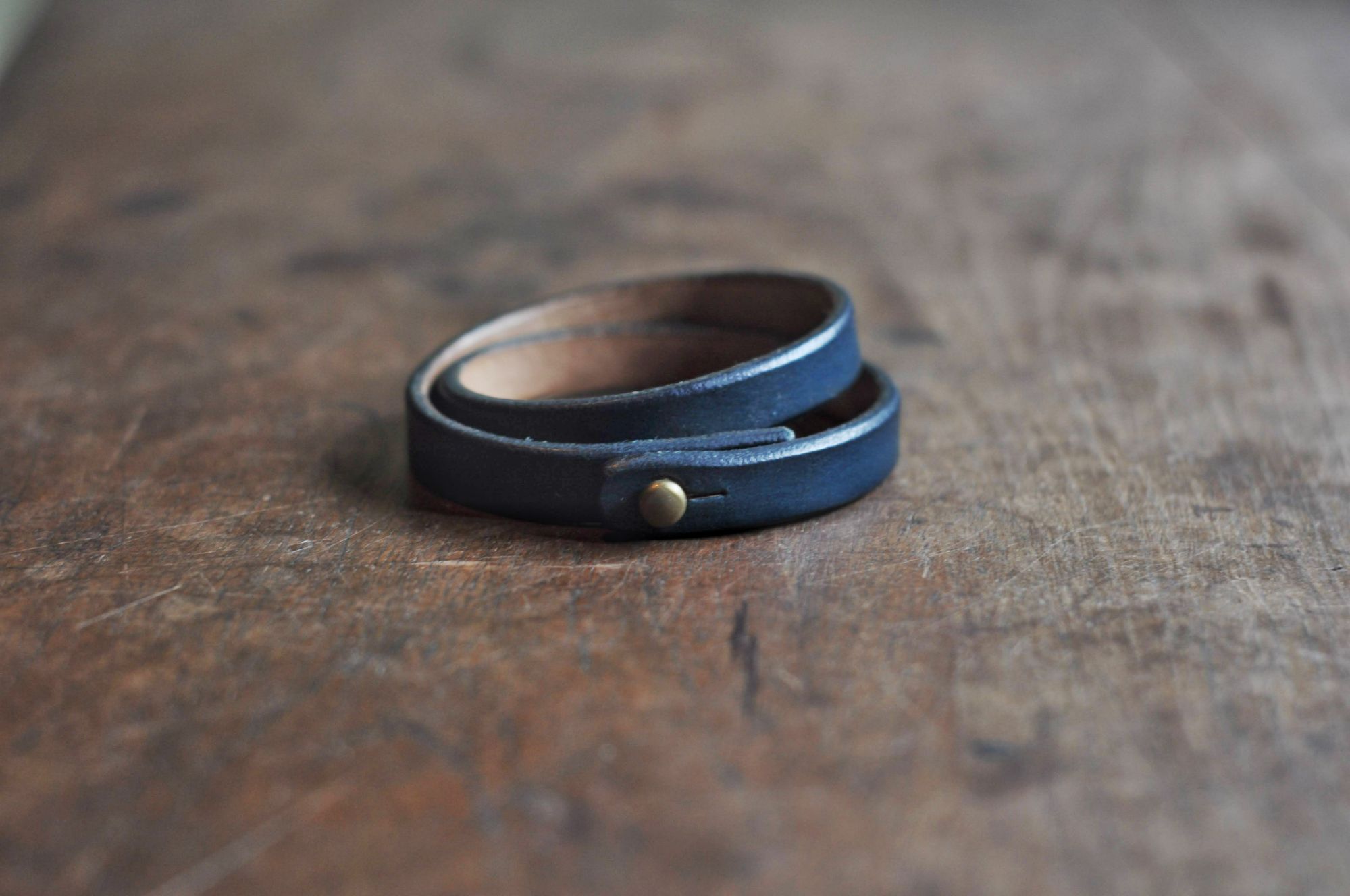 Contoh gelang dua lilitan dipakai