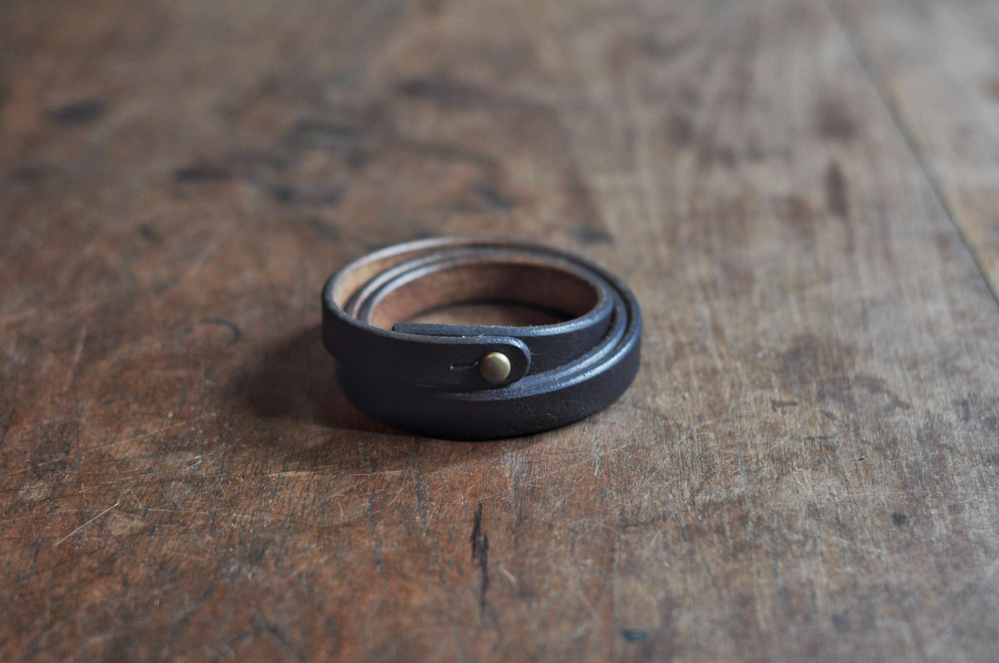 Contoh gelang tiga lilitan dipakai