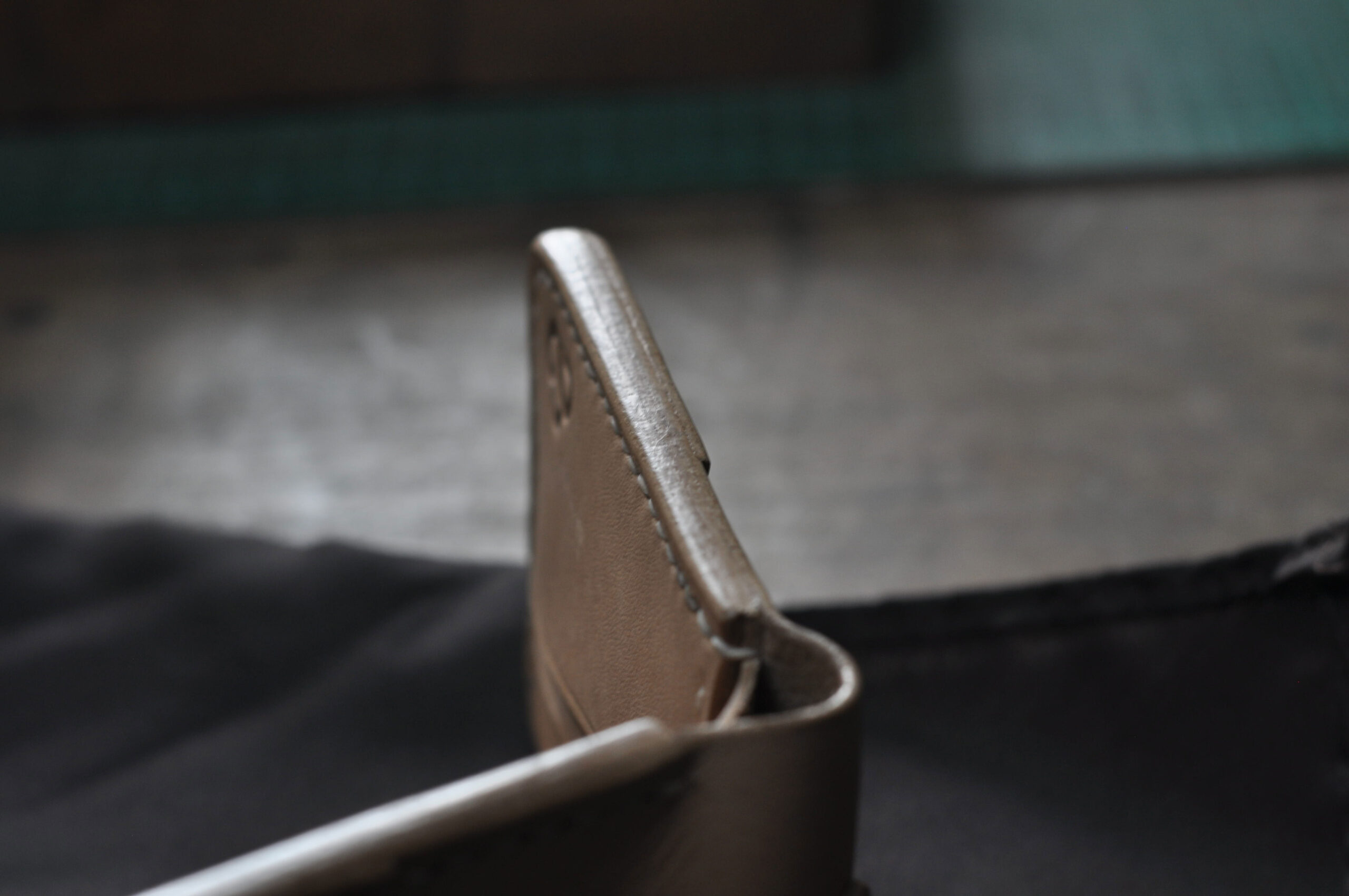 Read more about the article Di Balik Tepian yang Halus: Mengapa Kami Setia pada Teknik Burnishing?